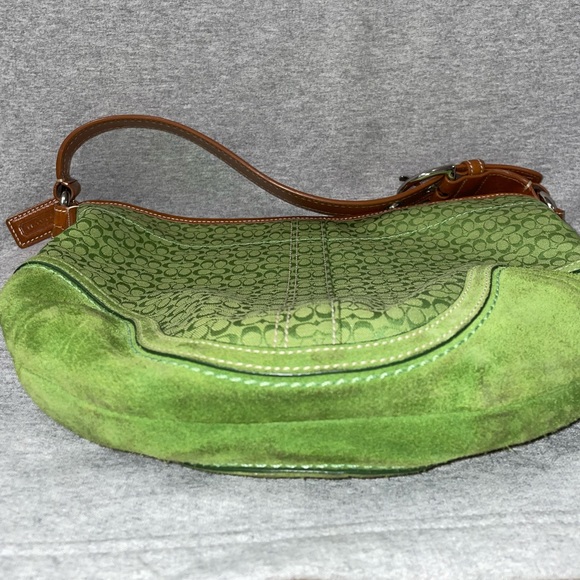 💚 Beautiful vintage coach purse in light green 💚 great condition. 8x10 in - Picture 3 of 5